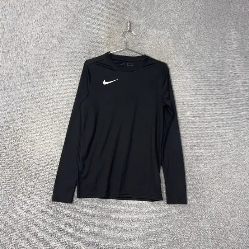 Nike DryFit Logo Functional Workout Long Sleeve Tee S