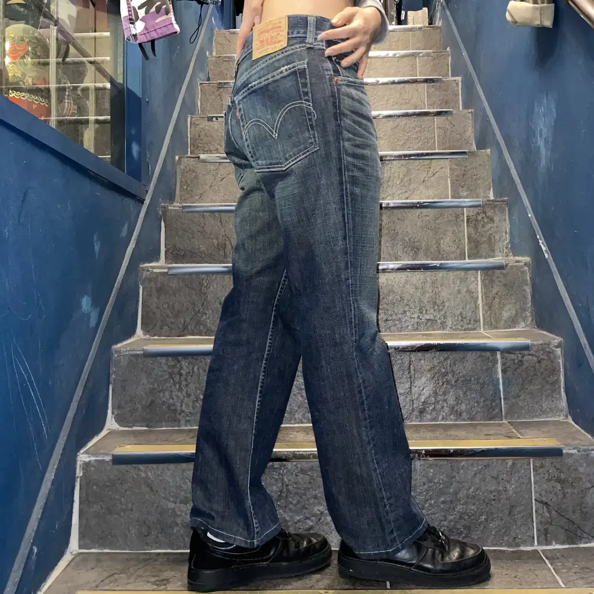 Levi's 리바이스 517-03 워싱 디테일 부츠컷 팬츠