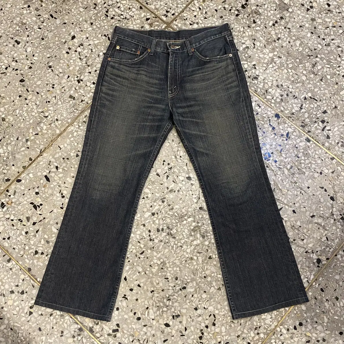 Levi's 리바이스 517-03 워싱 디테일 부츠컷 팬츠