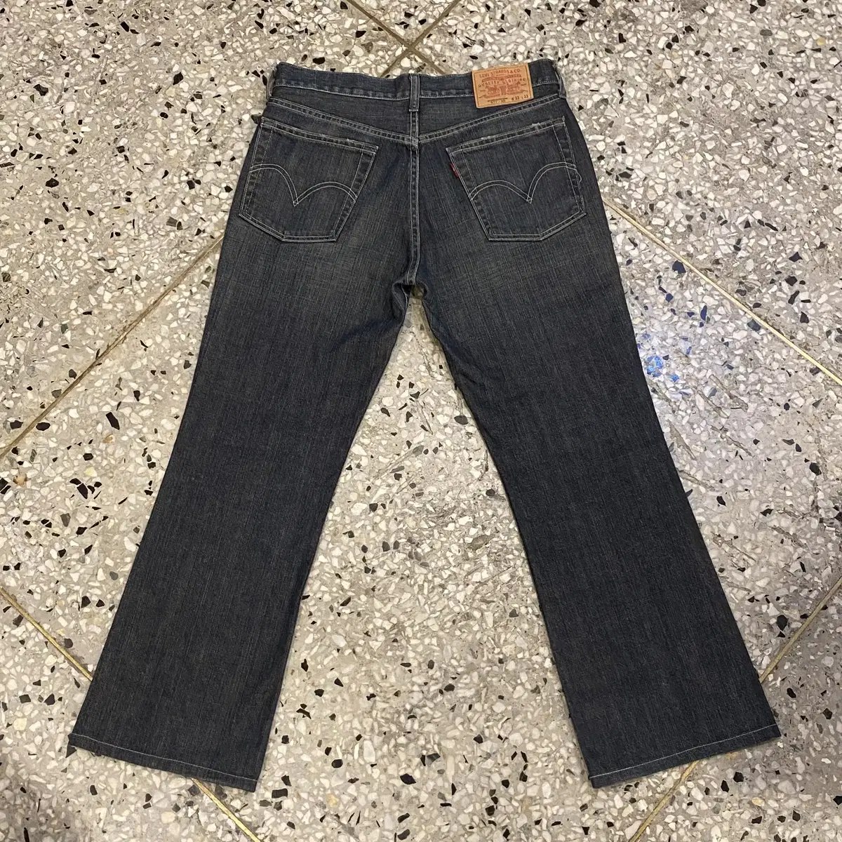 Levi's 리바이스 517-03 워싱 디테일 부츠컷 팬츠