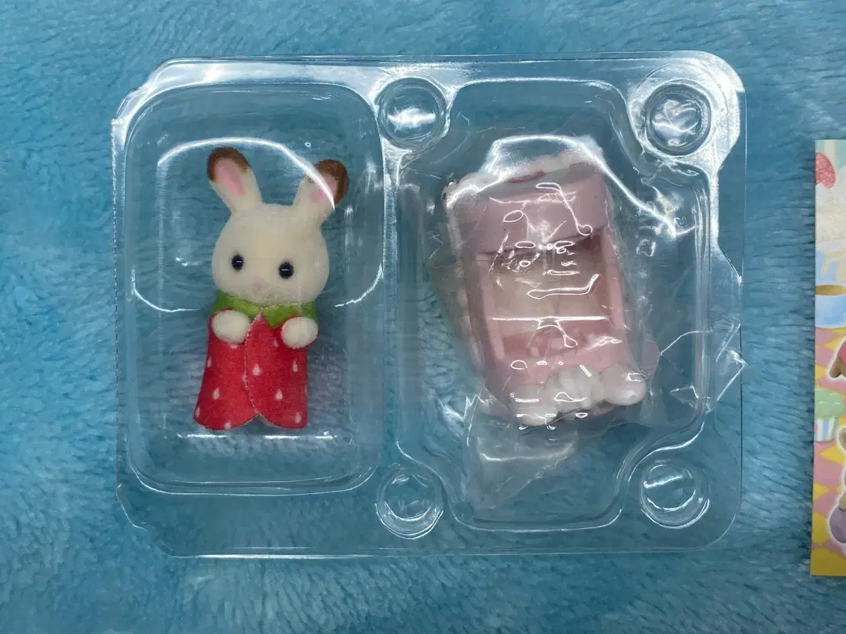 Sylvanian BabyCake PartyStrawberry Train Bunny