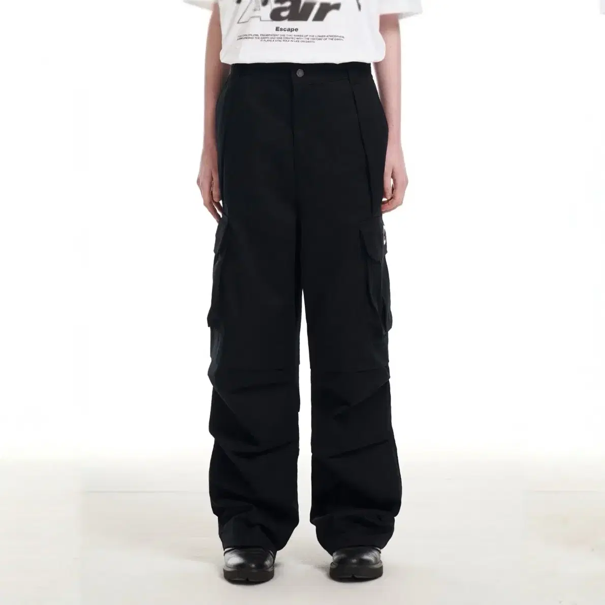 [50] EYELET POCKET CARGO WIDE PANTS BL