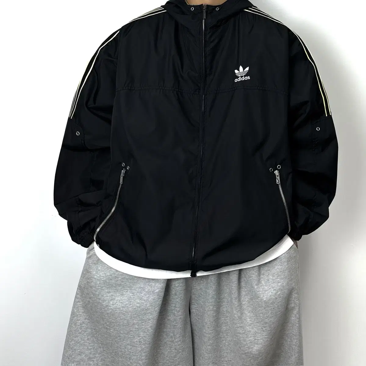 Adidas Sideline 90s Old School Overfit Windbreaker