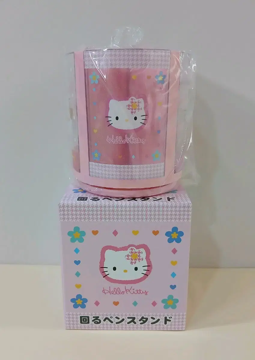 (Genuine) Sanrio Hello Kitty Pencil Holder Rotating Pen Stand