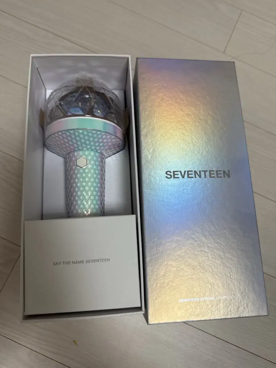 I sell seventeen new batons lightstick (batteries included)