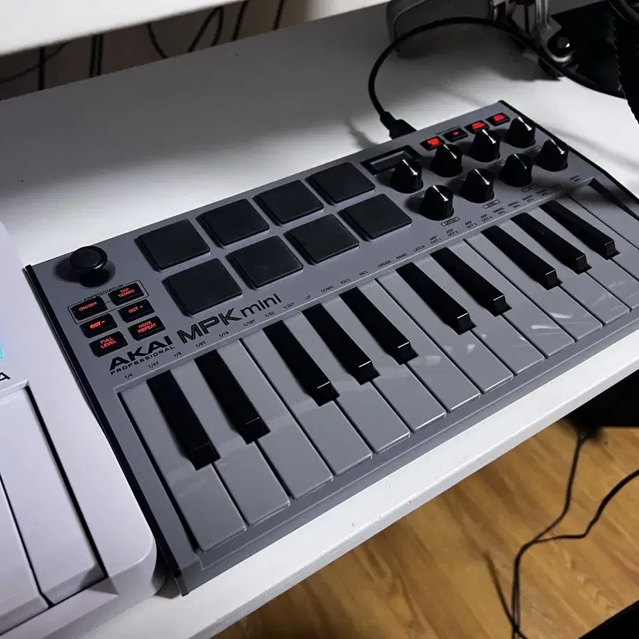 Akai mini mpk3 마스터키보드 한정판