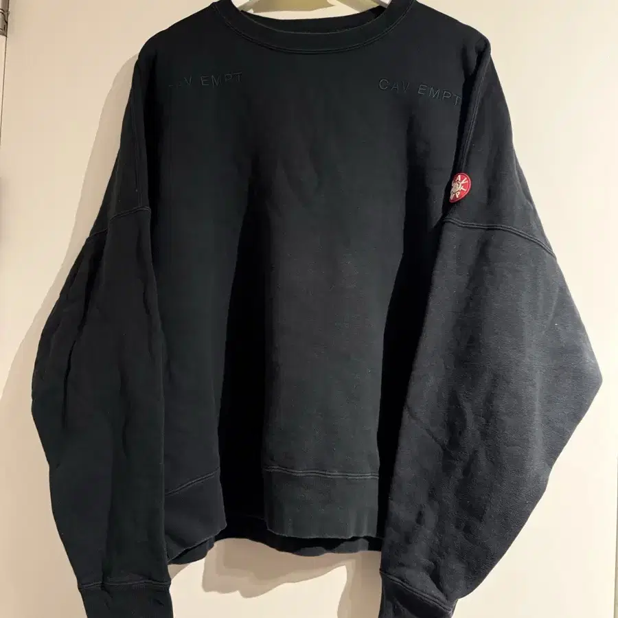 CAV EMPT 카브엠트 맨투맨