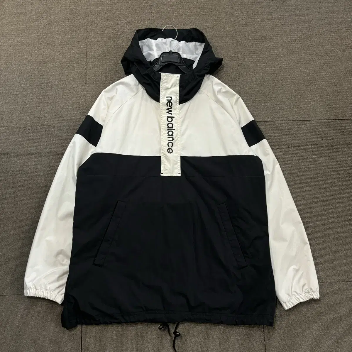 New Balance Big Logo Overfit Anorak Windbreaker Oreo L in Wanuan Shop