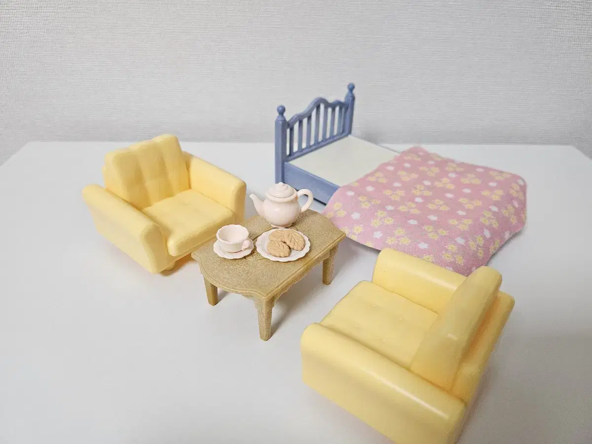 Sylvanian furniture sofa chair bed futon table dining table tableware teapot teacup refreshment