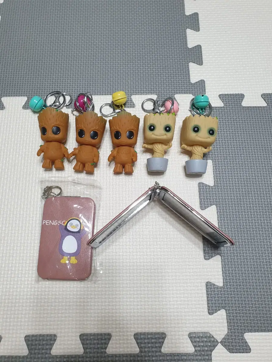 5 Groot figures keyring keyring + 2 spinning mirrors