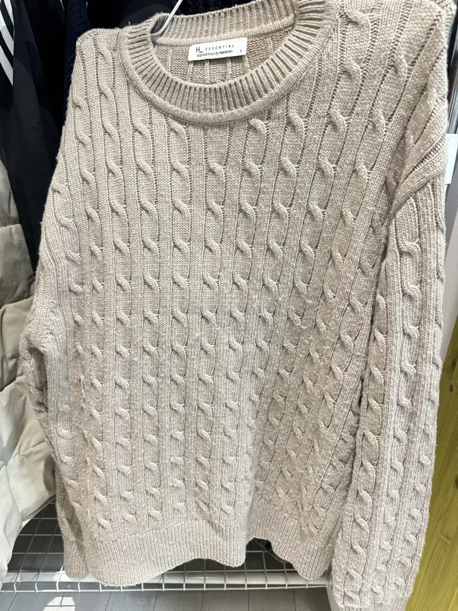 Hang ten knit