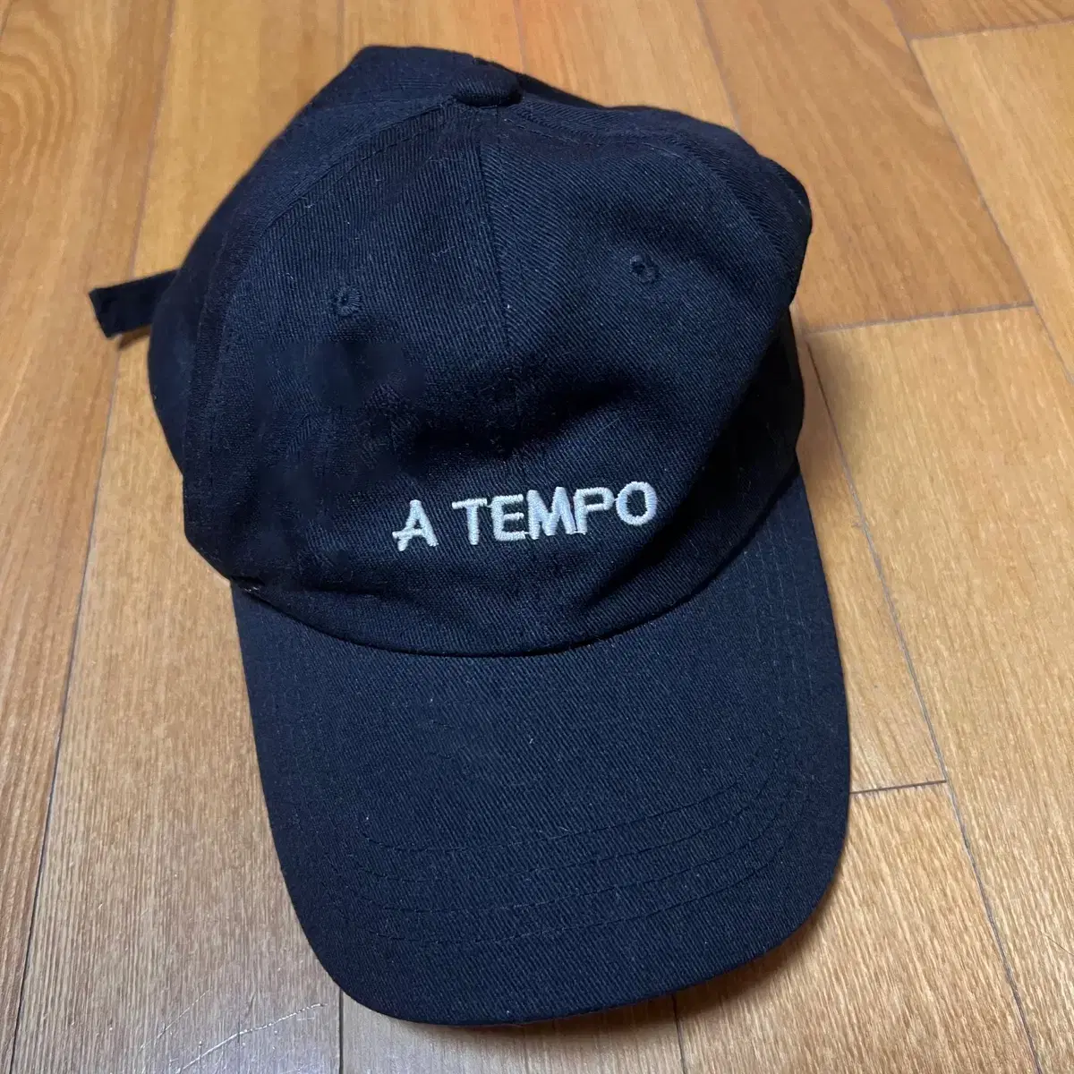 심플 레터링 블랙 모자 (A TEMPO)