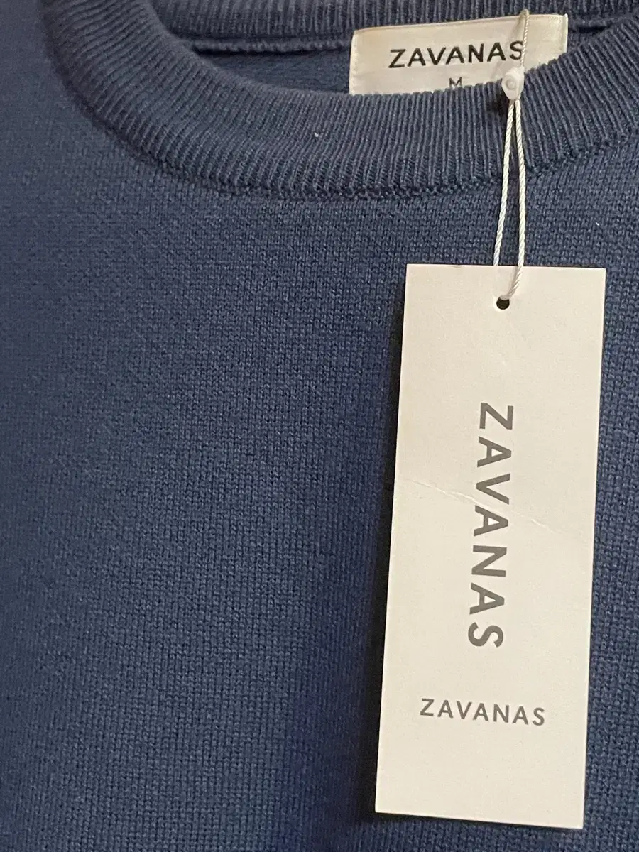 Zavanas A Minimalist Soft Wool Knit - Brilliant Bloo