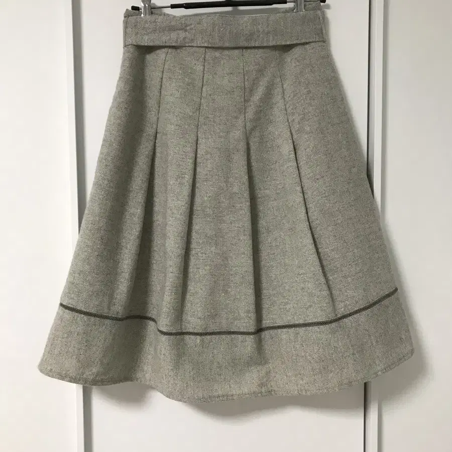 vintage gray belt skirt