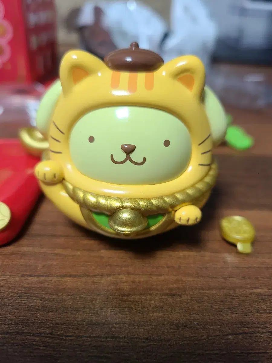 Pompompurin Maneki Neko Figures