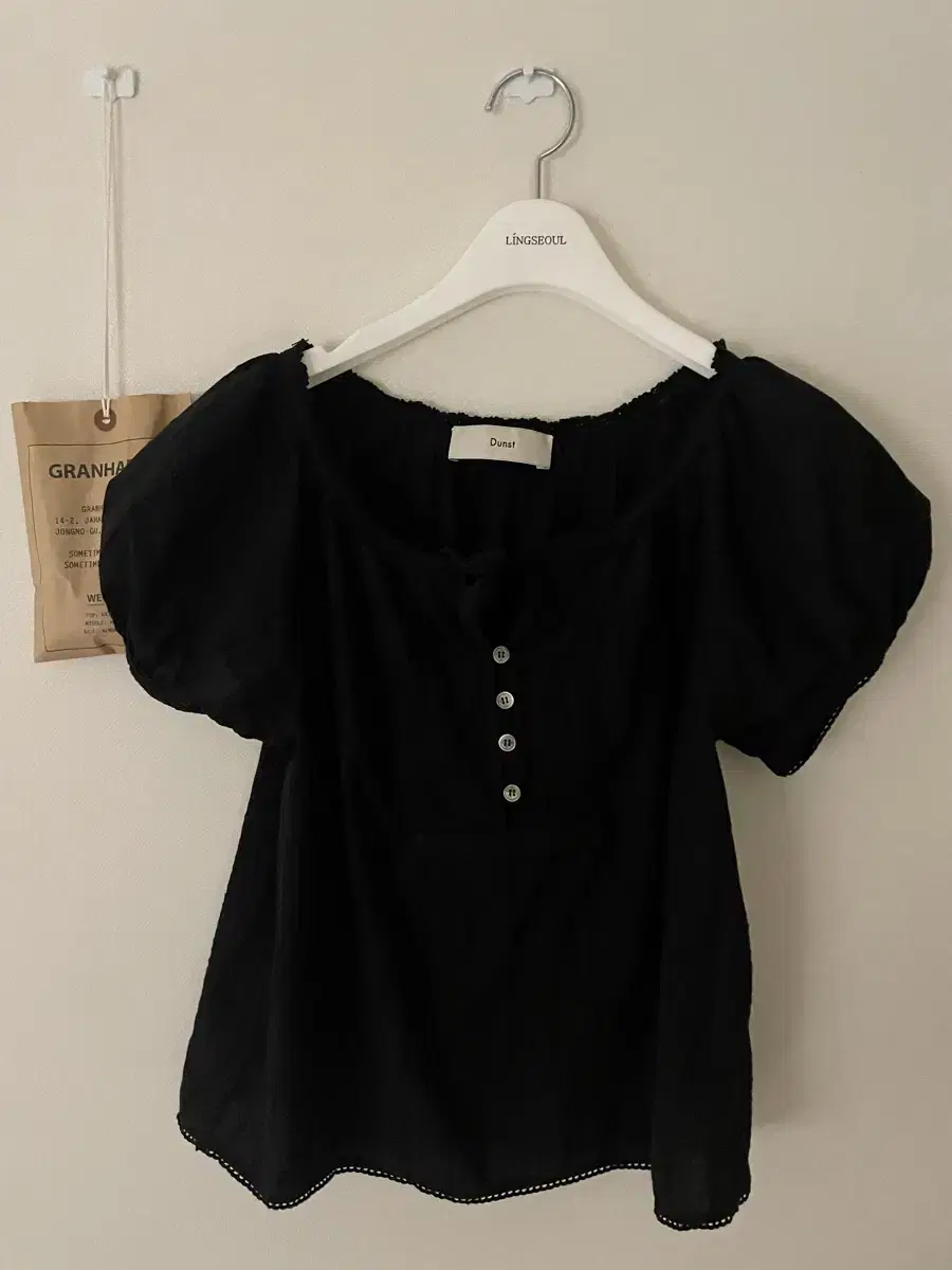 [던스트] 2-WAY SHIRRING BLOUSE BLACK_UDBL4B