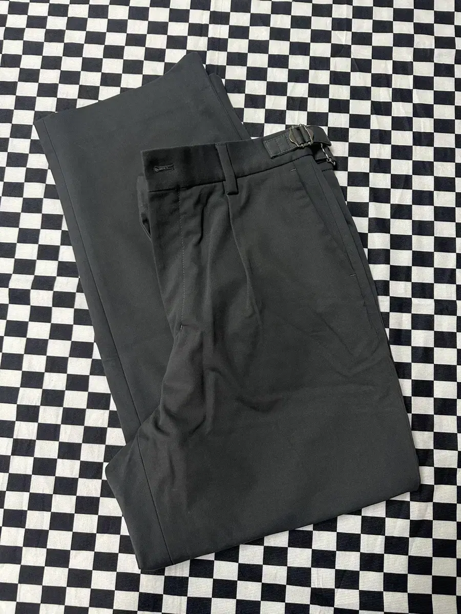 HISHEDGES One-Tuck Charcoal Wide Slacks Size 34