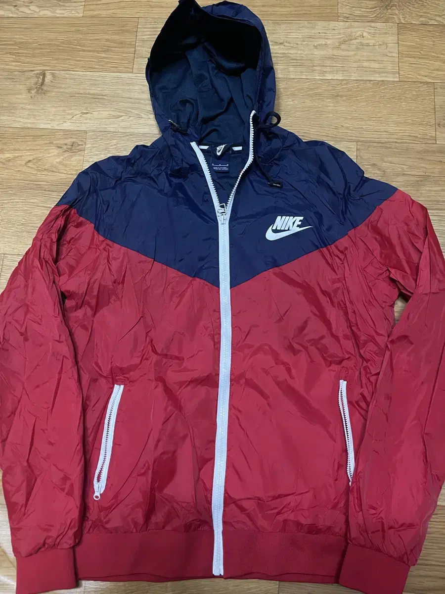 Nike Windbreaker size 95