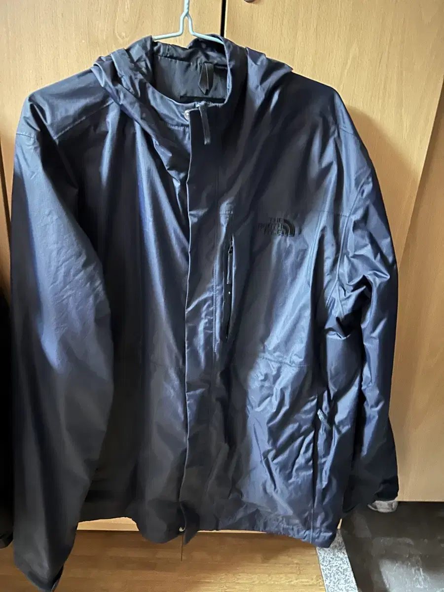 110 The North Face Windbreaker Navy