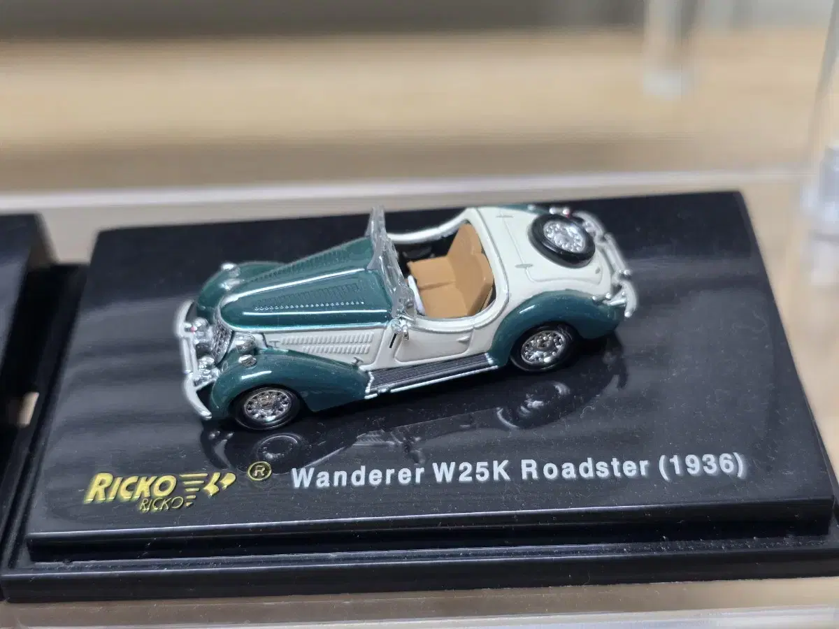 1.87 Wanderer W25K Roadster (1936) Cream Green