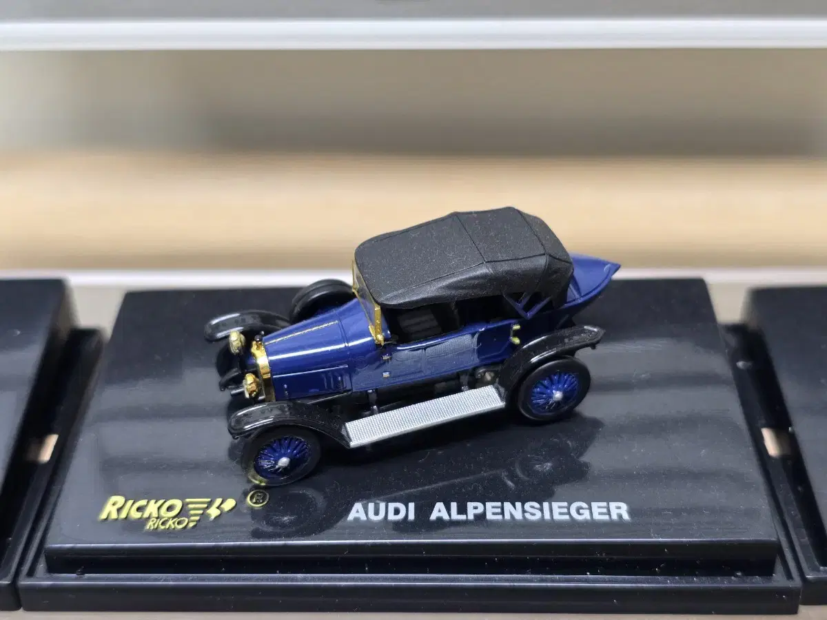 1:87 Audi Alpensieger bloo Minicar/Diecast