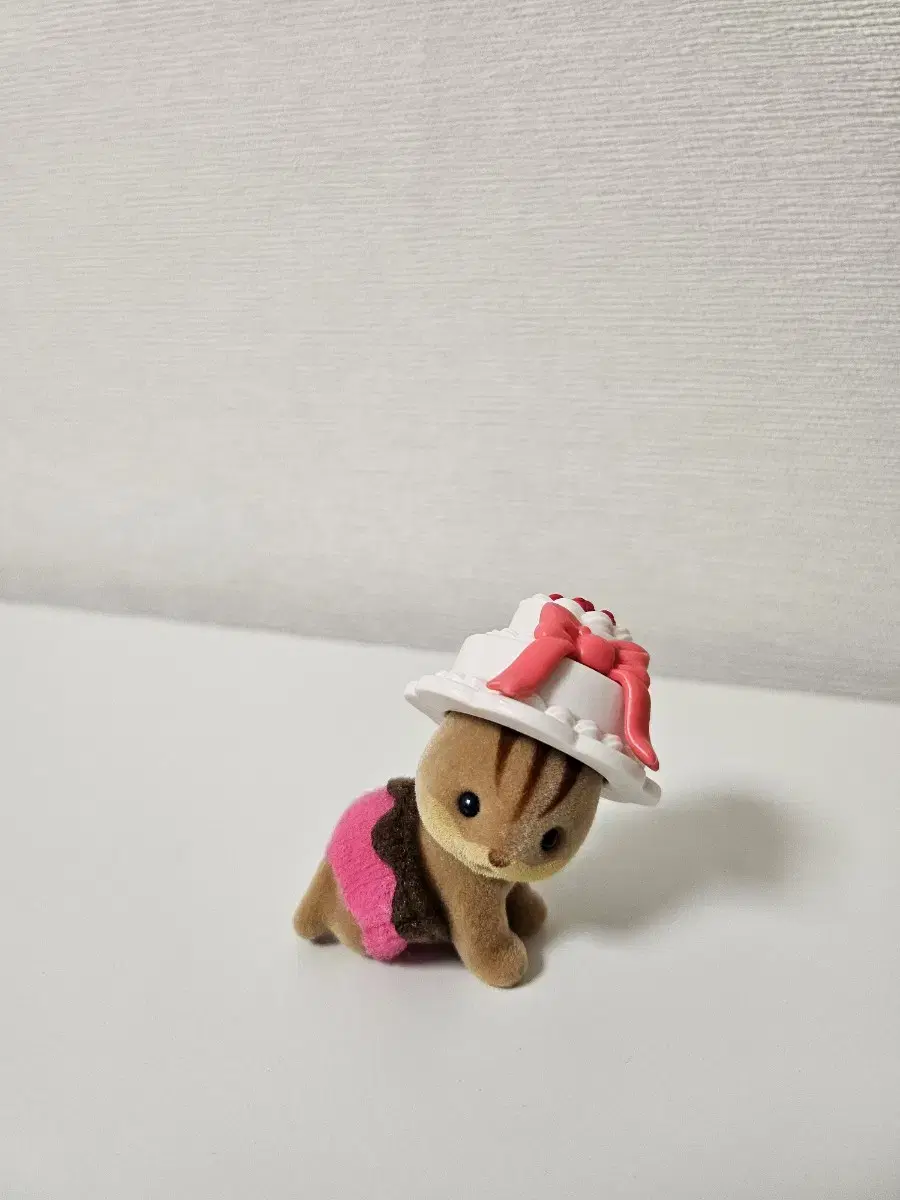 Sylvanian Squirrel Walnut Cake Blind Bag Toy