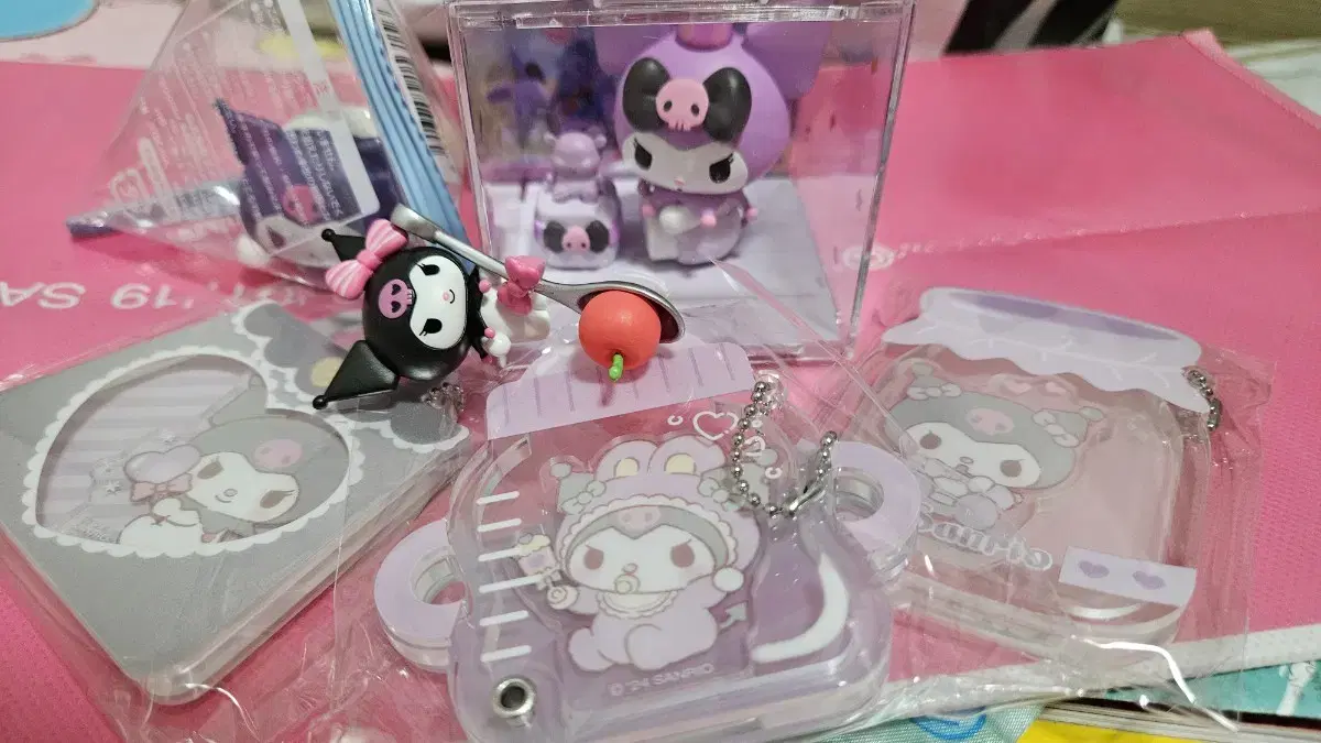 Kuromi Figures Acrylic Keyring Set in Bulk