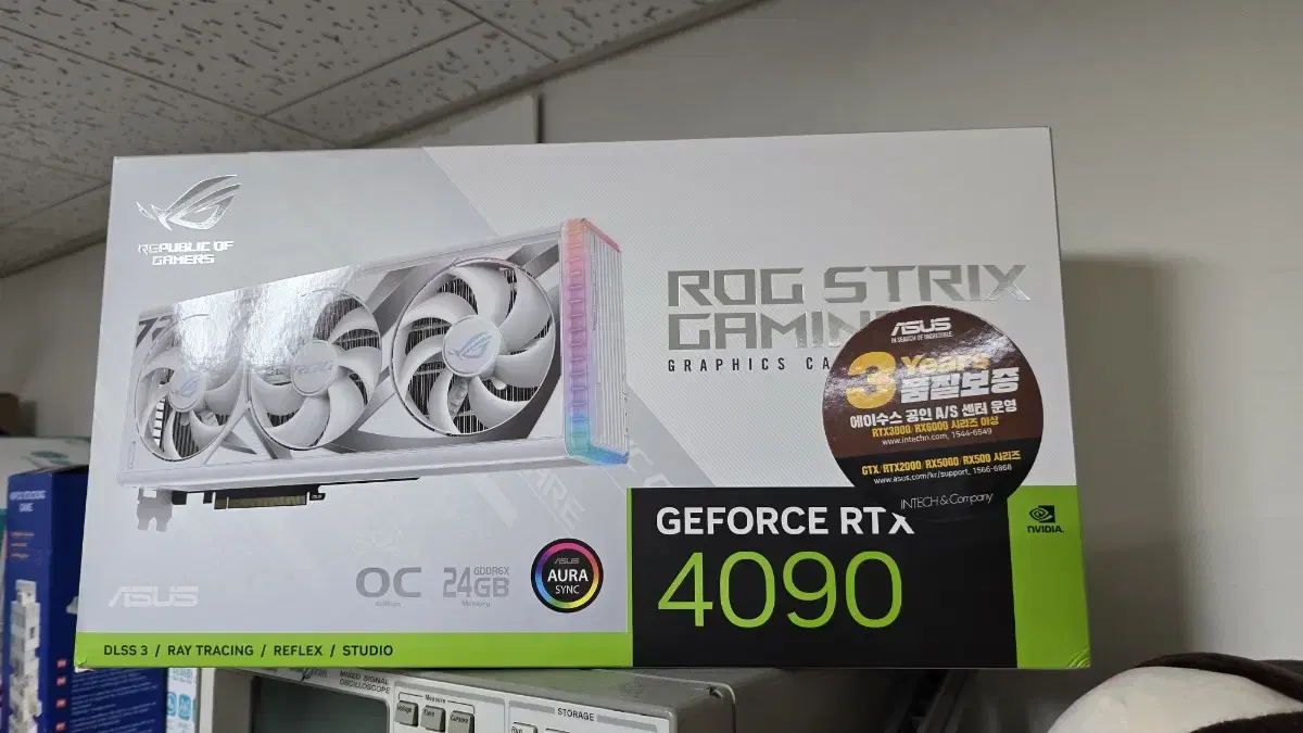 ROG-STRIX-RTX4090-O24G-WHITE 판매합니다!