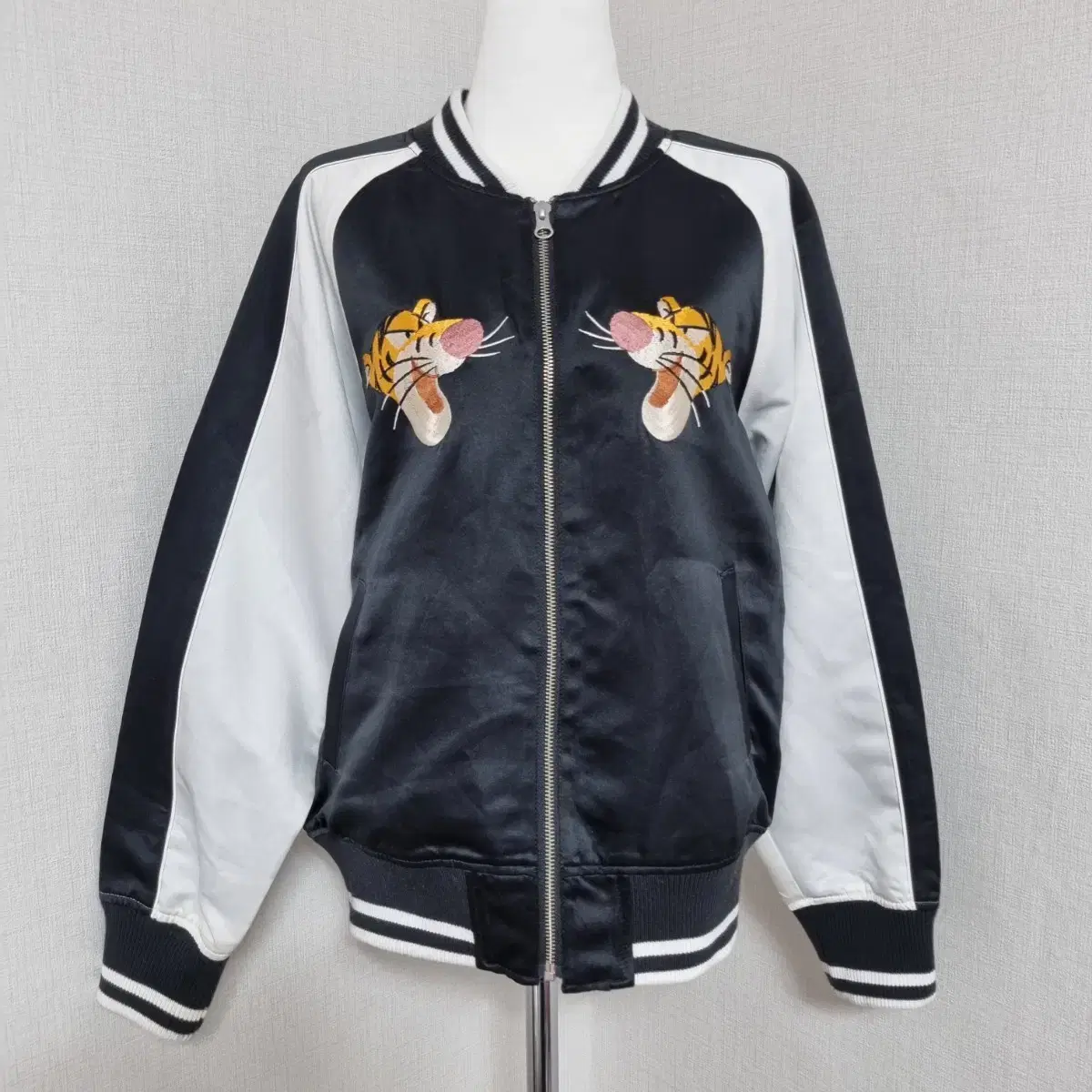 Bluff Discount/Tokyo Disney Limited Winnie the Pooh Tigger Scarlett Johansson Bloomers Bomber Jacket