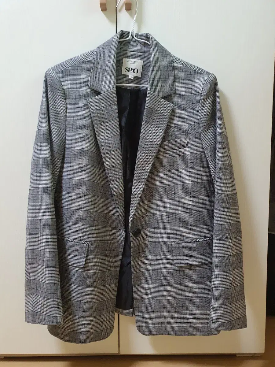 Women's checked suit with gray spao