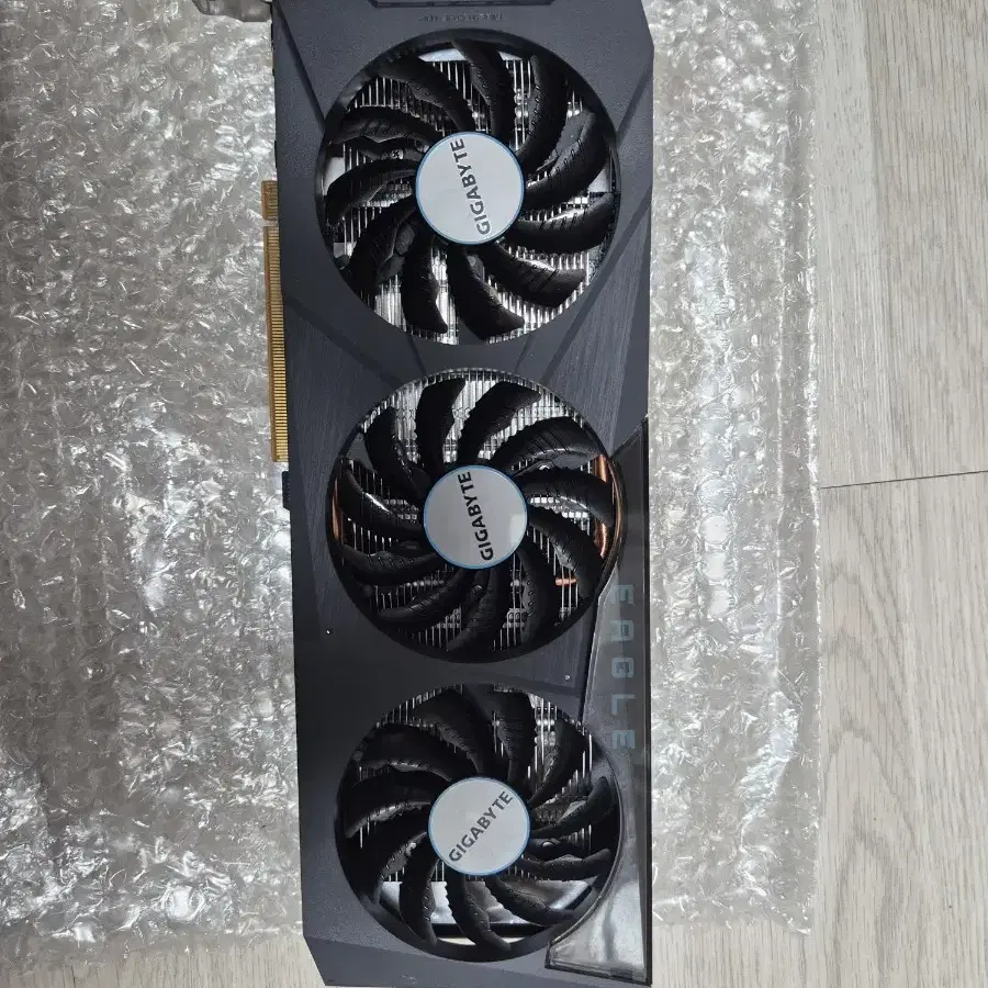 기가바이트 rx6600 이글 3팬