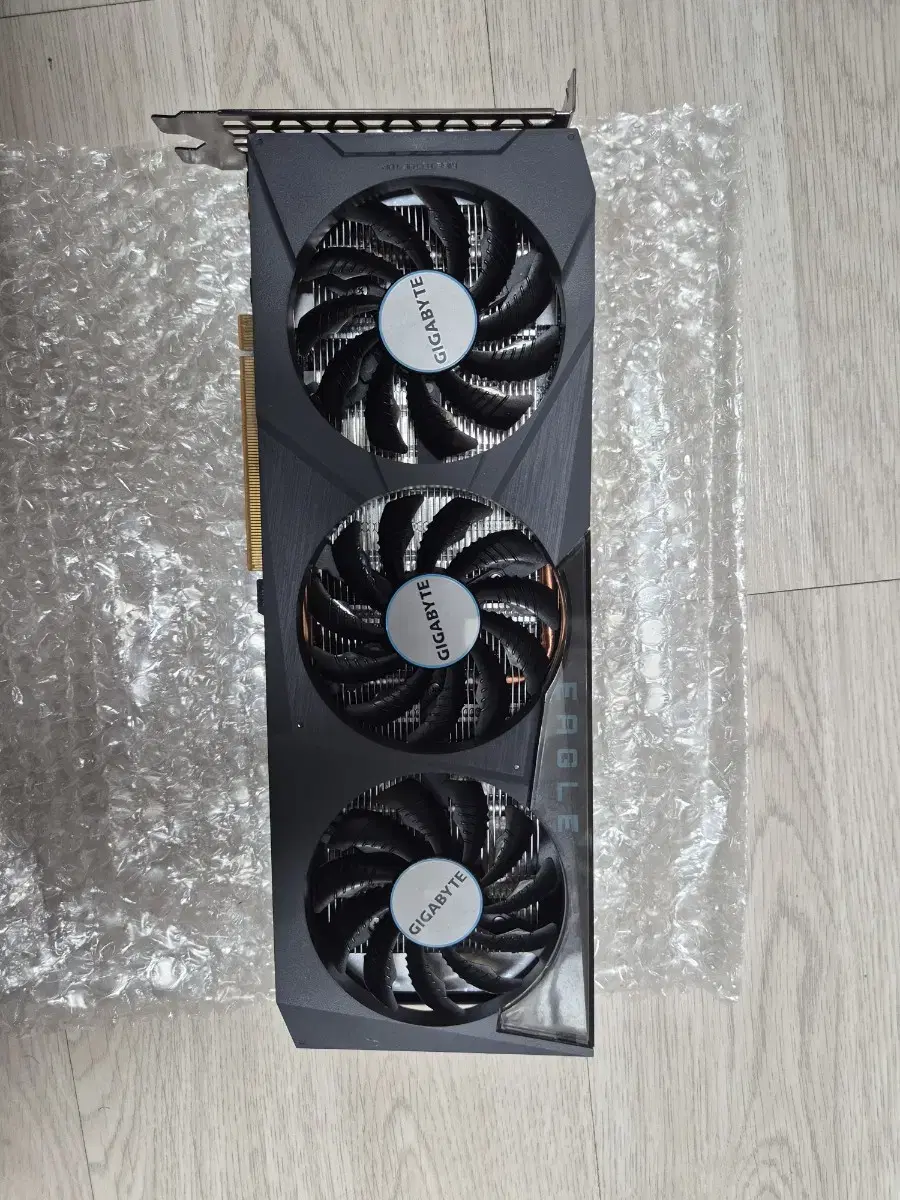 기가바이트 rx6600 이글 3팬