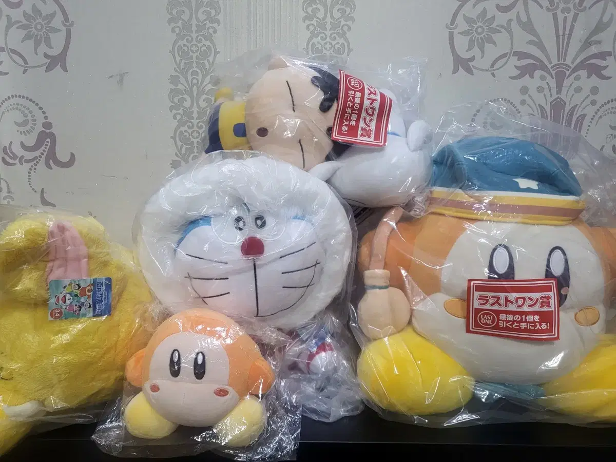 Various genuine doll sets of 4 (Doraemon, Changu, Kirby)