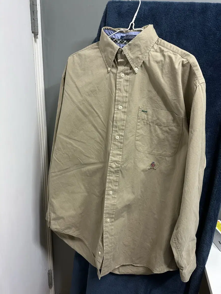 Tommy Hilfiger shirt beige M relief.