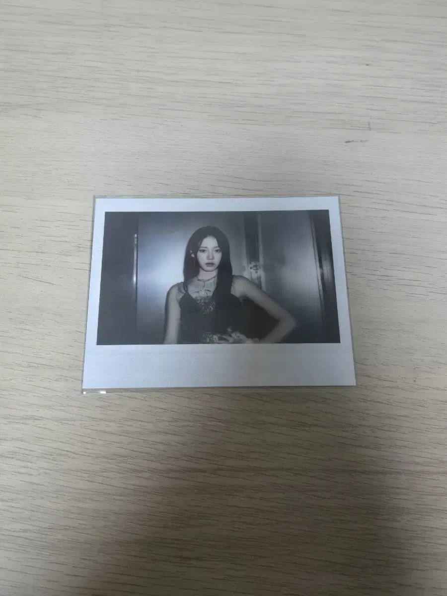 BabyMonster The Modern pre-order benefit polaroid Photo Laura