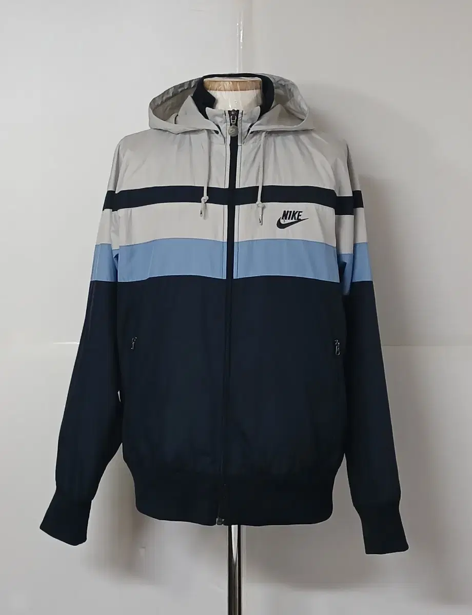 100)Nike Sportswear Hooded Windbreaker Jacket Jumper