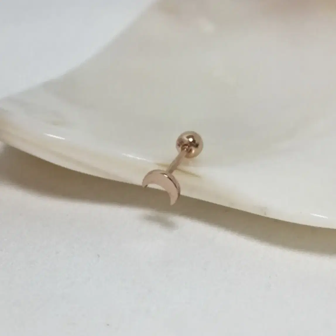 제이블링스 14k 달 피어싱 귀걸이(6mm)