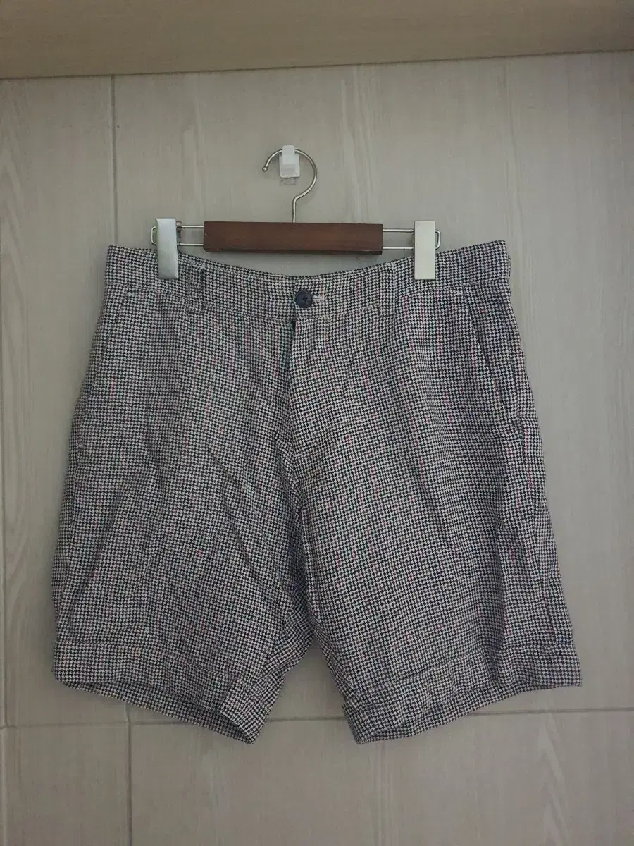 Genuine Zara size 32 checked vahn!