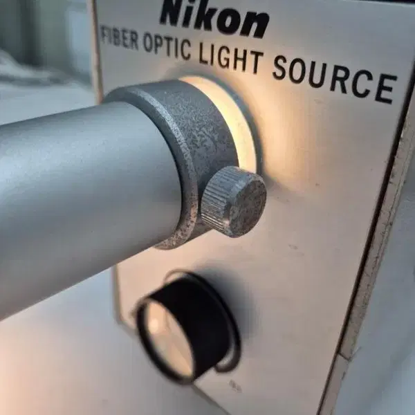 Nikon Fiber Optic Light Source 광섬유 광원