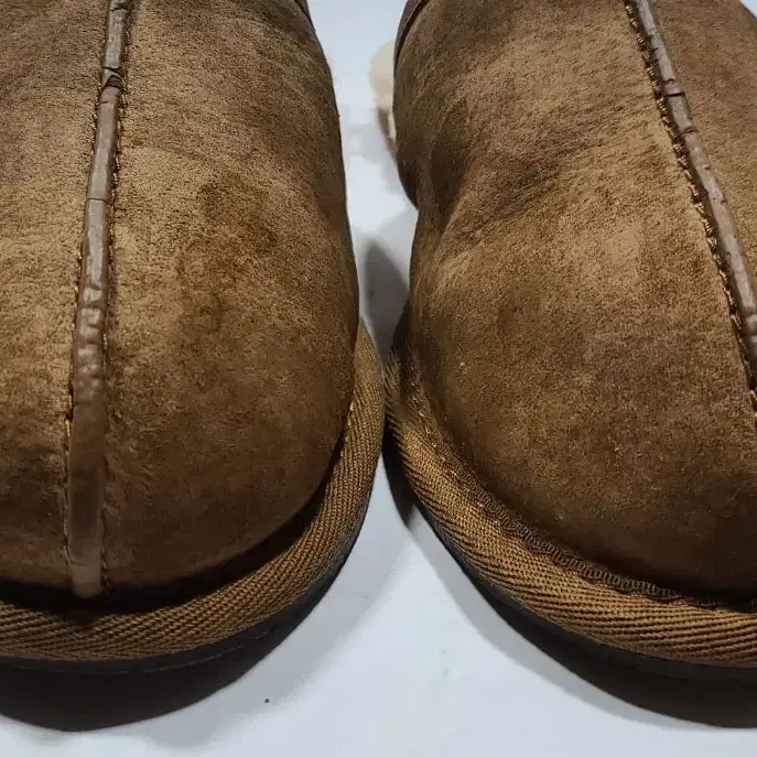 어그(UGG) 양털샌들 230사이즈