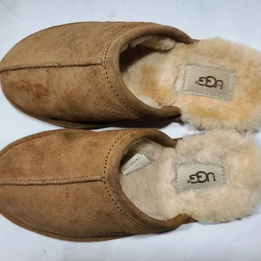 어그(UGG) 양털샌들 230사이즈