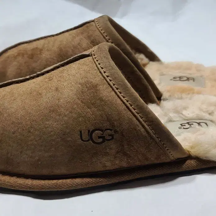 어그(UGG) 양털샌들 230사이즈