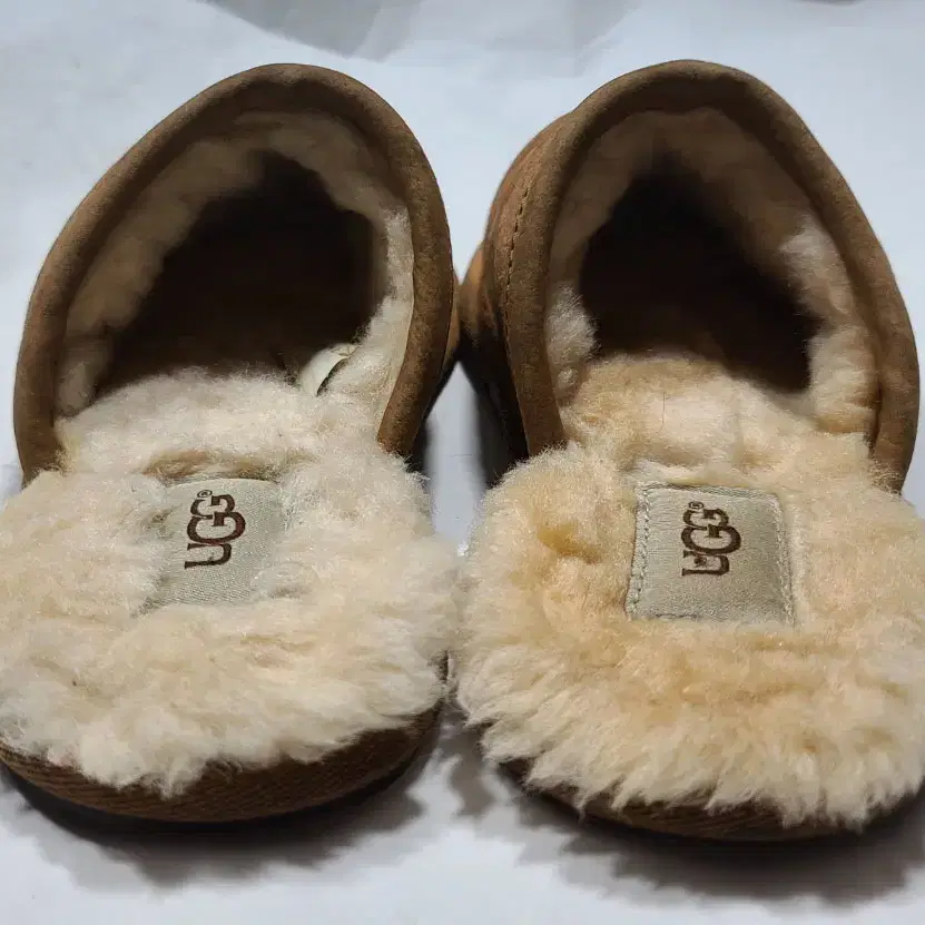 어그(UGG) 양털샌들 230사이즈