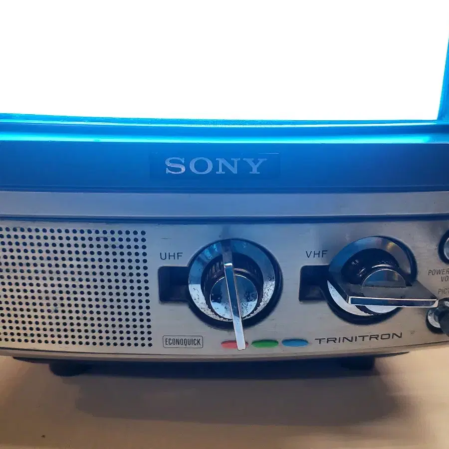 빈티지 SONY  KV-9300 칼라 TV 입니다.