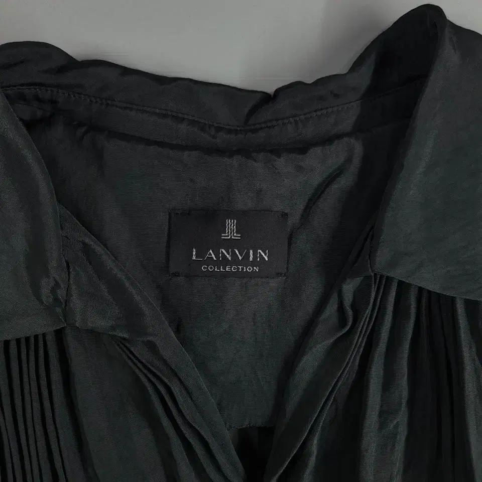 LANVIN 랑방 딥그레이 반광 아세테이트 플리츠 슬리브리스 민소매 오픈