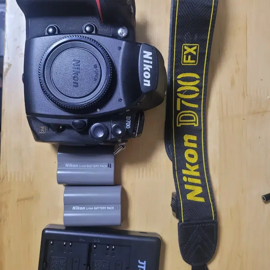 니콘 D700 풀프레임 dslr 시그마 2460렌즈 판매합니다.