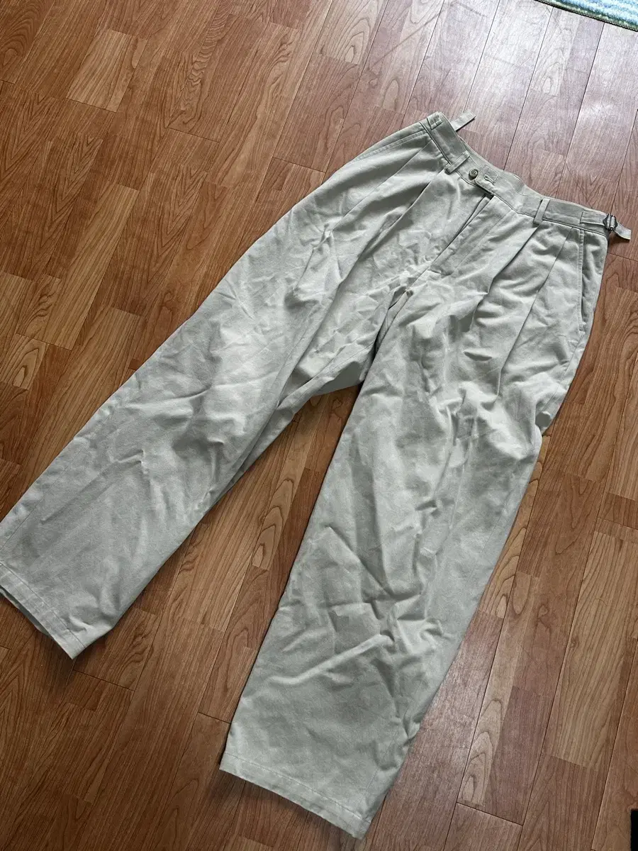 Noeun Wide Beige Pants