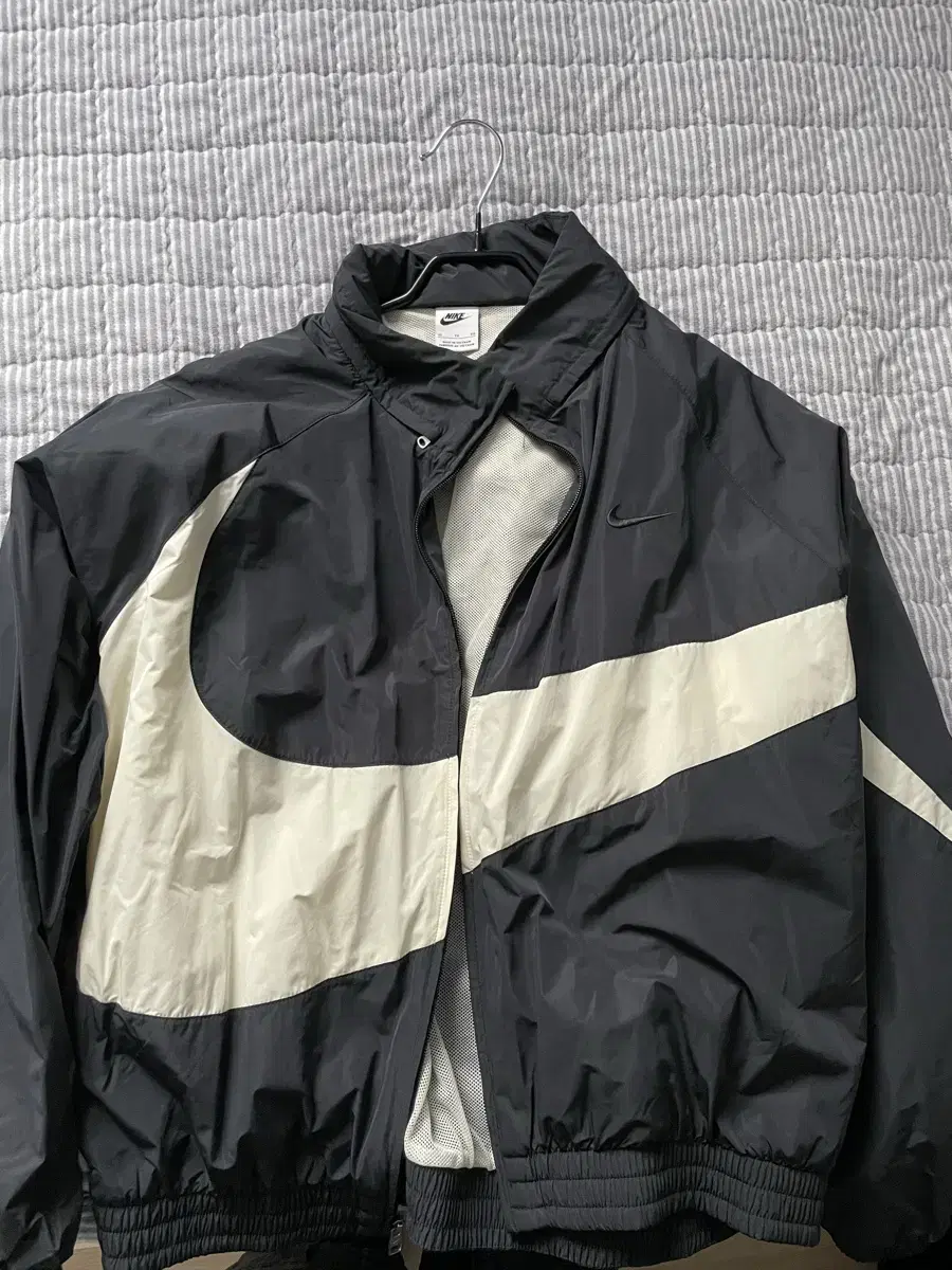 Nike Swoosh Woven Jacket Black Coconut Milk XL