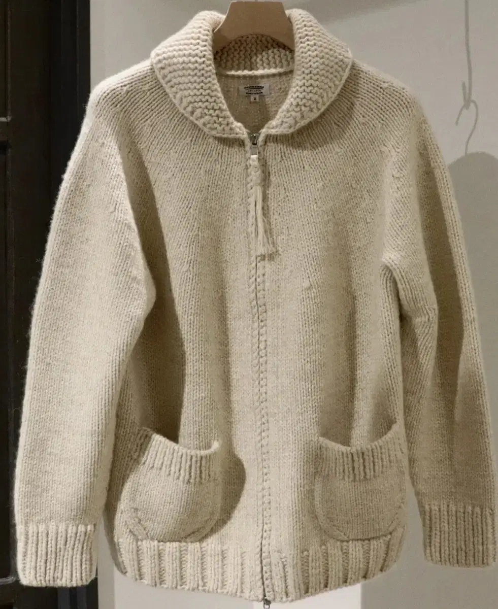 Maatee&sons Cowichan mix zip off-white knit