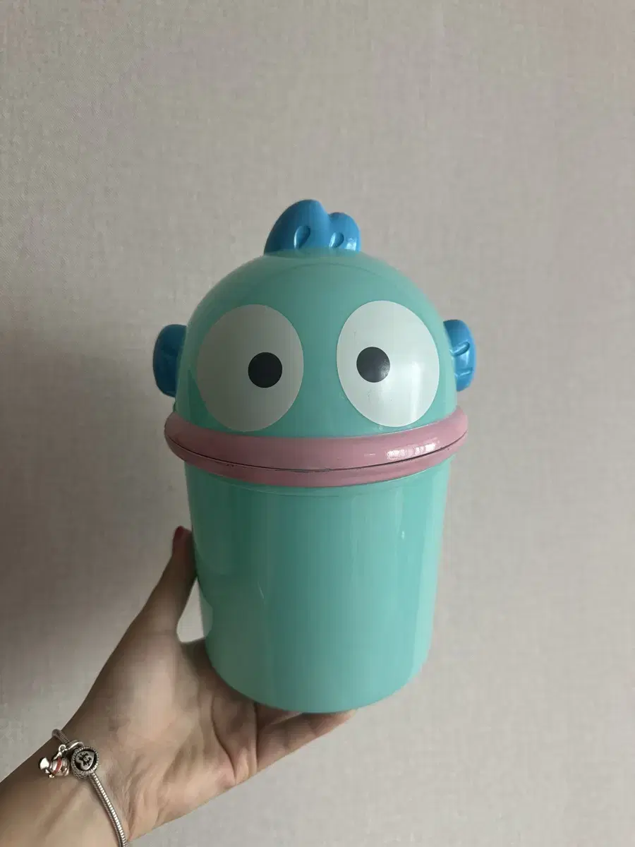 Han Gyo-dong trash can prop box